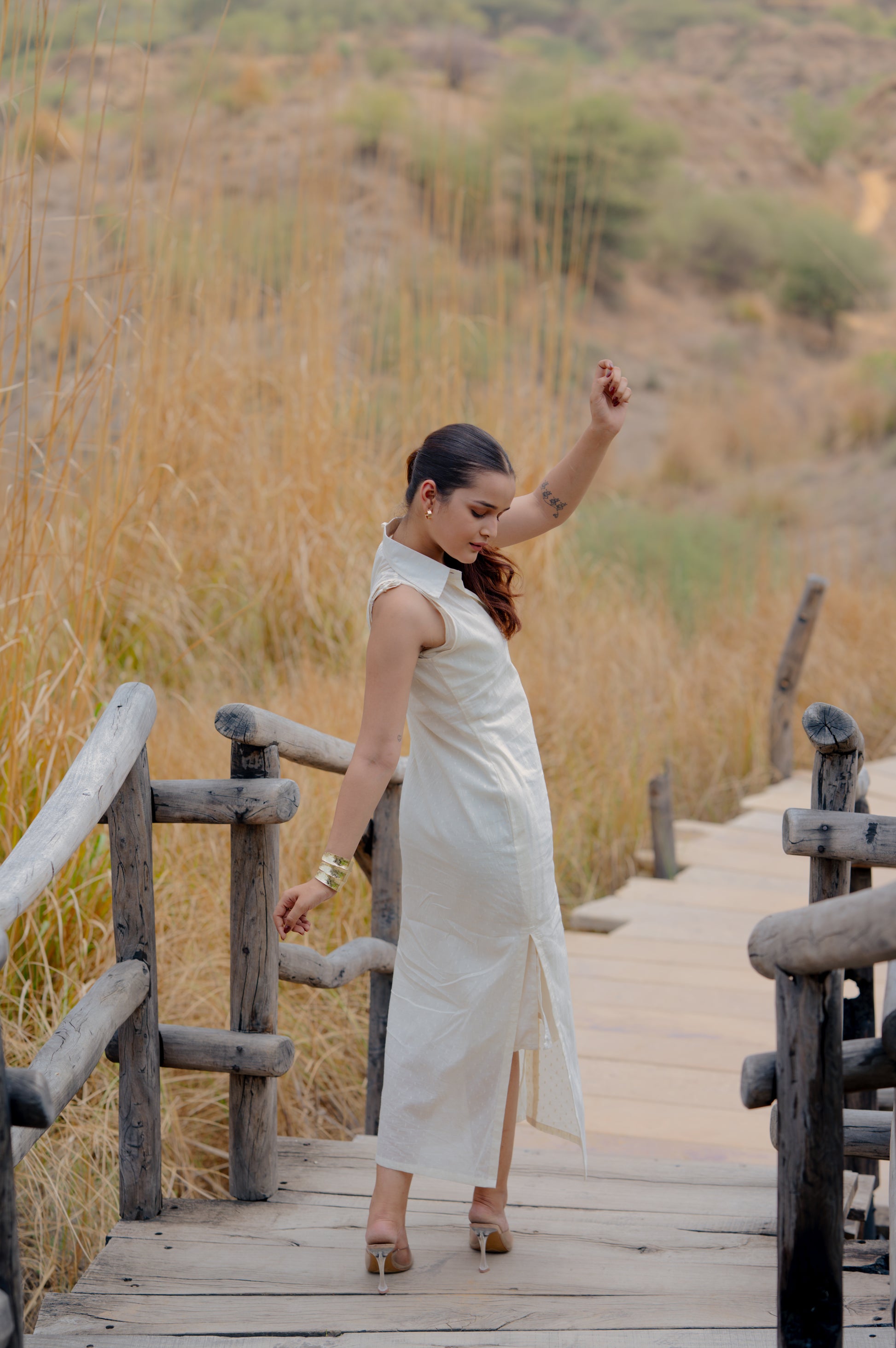 Off White Sleeveless Shirt Slit Dress